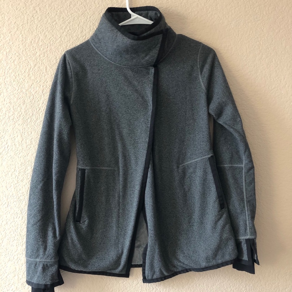 Ivivva by Lululemon sweater Sz 12 fleece lined
